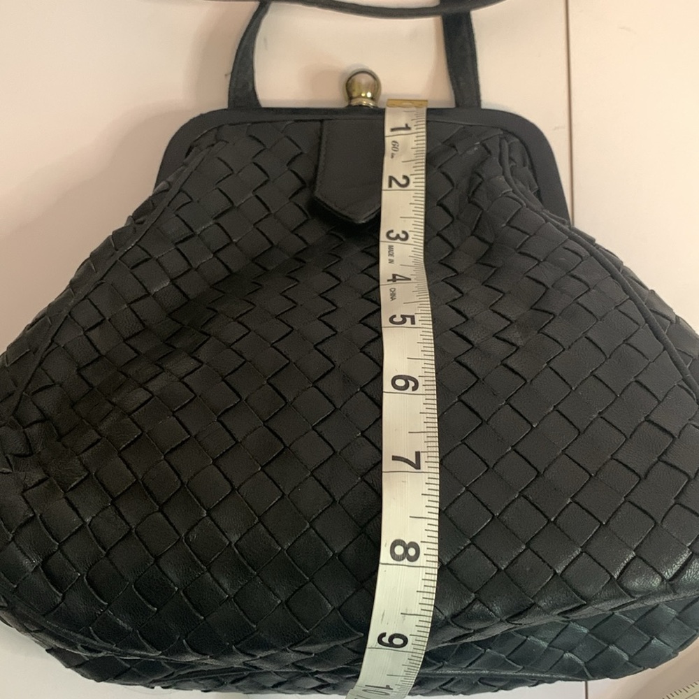 BLACK WEAVED LEATHER KISS LOCK CROSSBODY - Picture 9 of 10
